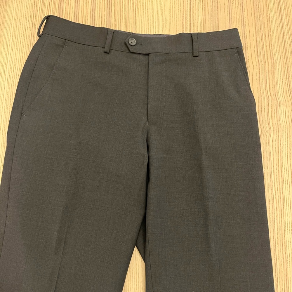 Bar III Men’s charcoal gray suit - Picture 4 of 8